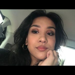 Meet your Posher, Mona